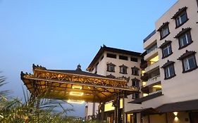 Shyama Sarovar Portico